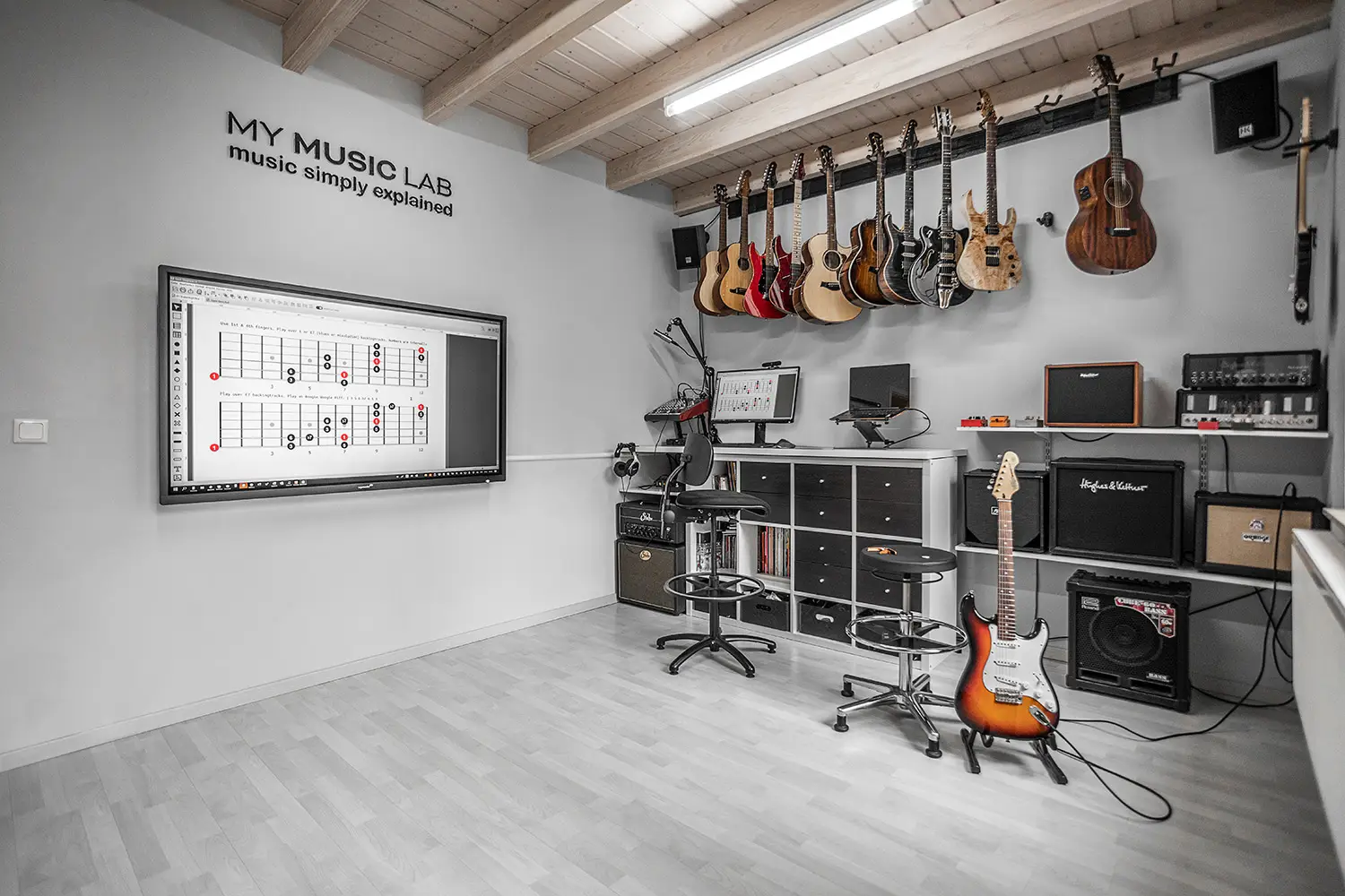 Unterrichtsraum mit Smartboard bei My Music Lab